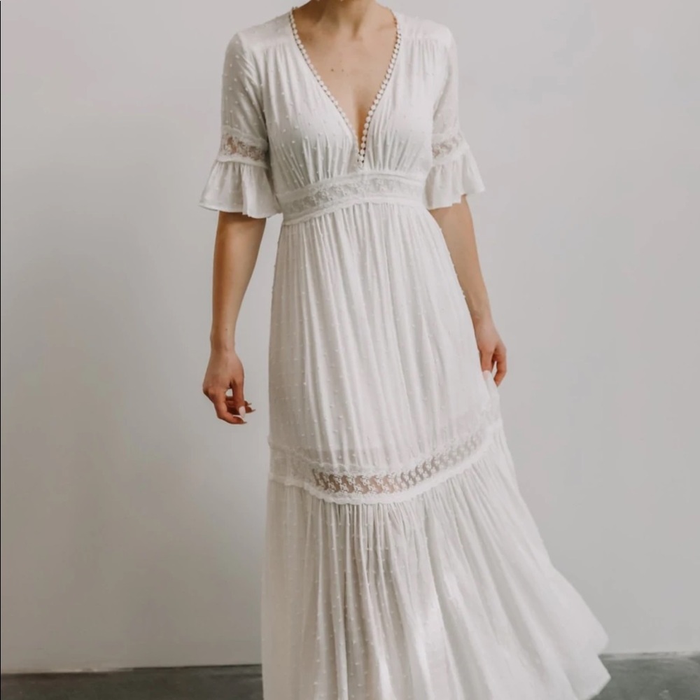 SOLD 🤍✨ Gorgeous MAXI Dress ✨🤍 - Picture 6 of 9